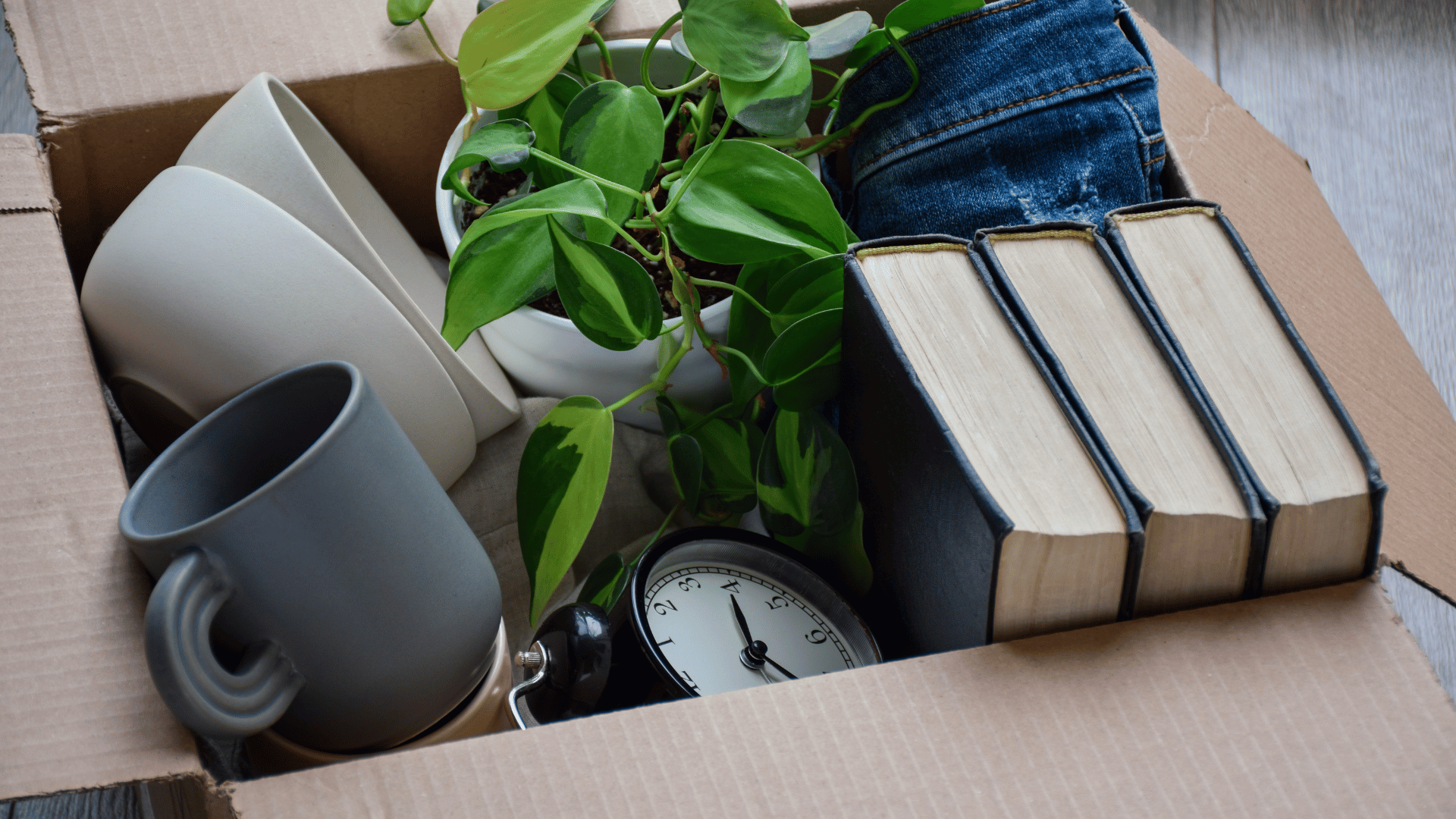 Clutter Moving Storage How to Declutter Before Renting a Storage Unit | Incredible Bulk Storage